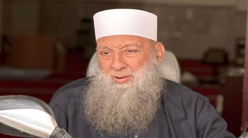 أحد أبرزَ شيوخِ السلفية في مصر.. من هو الشيخ أبو إسحاق الحويني؟ (نشأته ومواقفه)